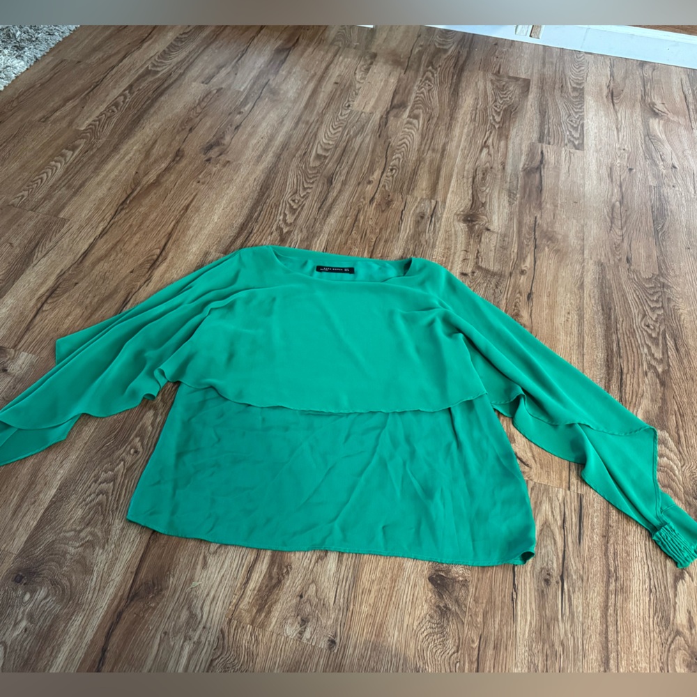 Great condition chiffon green Zara blouse size M